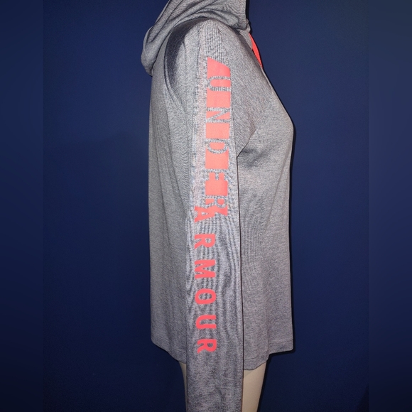2/$40 EUC Under Armour Heatgear Long Sleeve Hooded Loose Fit Shirt S GRAY/CORAL - Picture 2 of 5